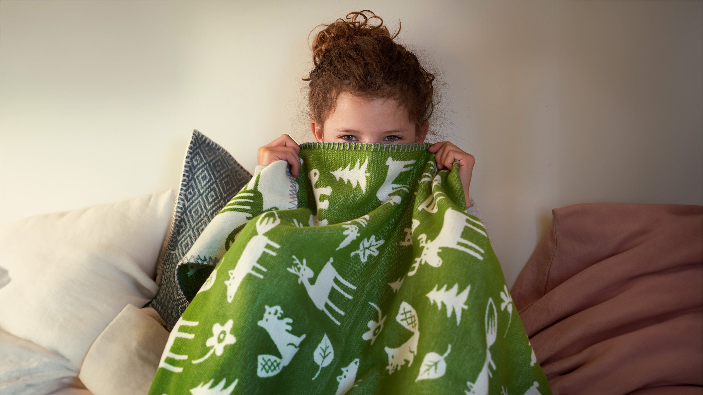 Kid with green blanket